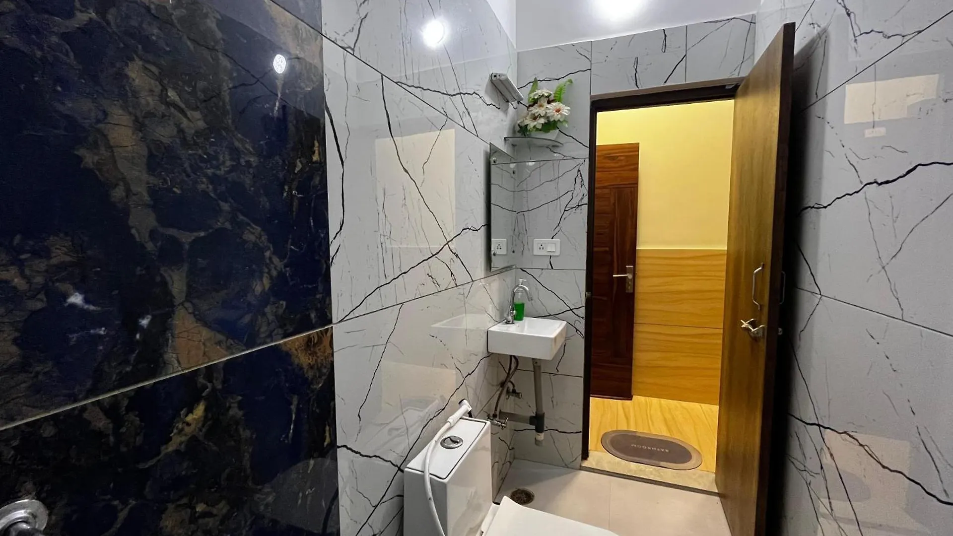 Taj Nice Point Manage By Taj Sunrise Group Agra  Homestay