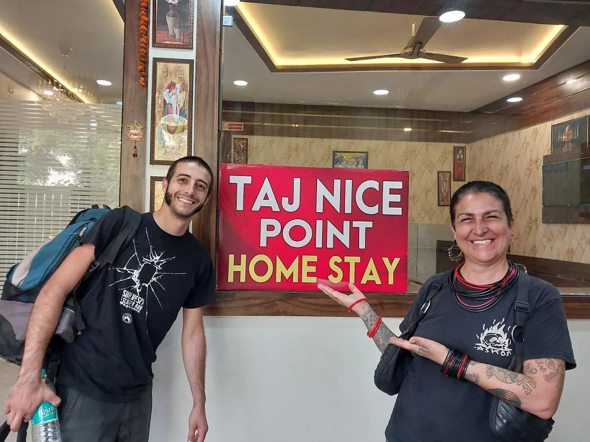Δωμάτια σε οικογενειακή κατοικία Taj Nice Point Manage By Taj Sunrise Group Agra